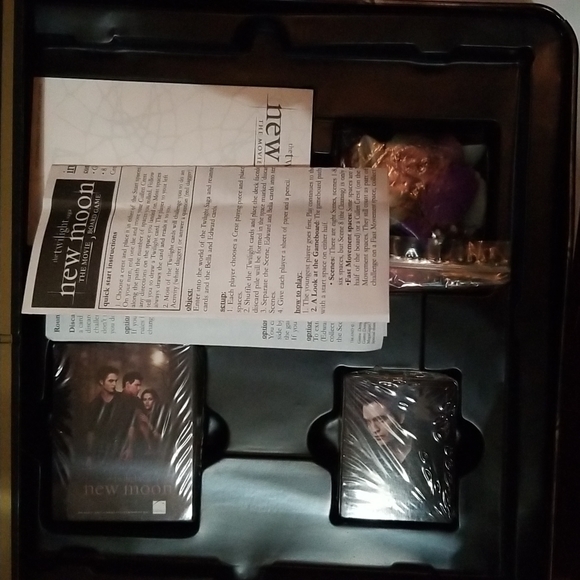 The twilight New Moon Board Game - Picture 3 of 5